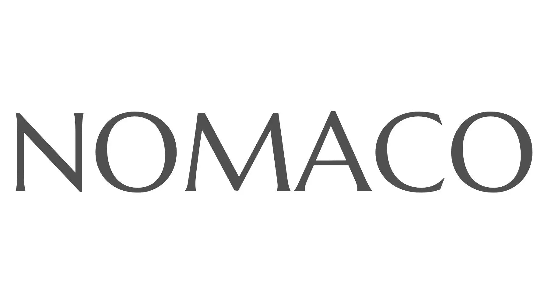 グレーのシンプルなロゴデザイン「NOMACO」テキストのみの画像